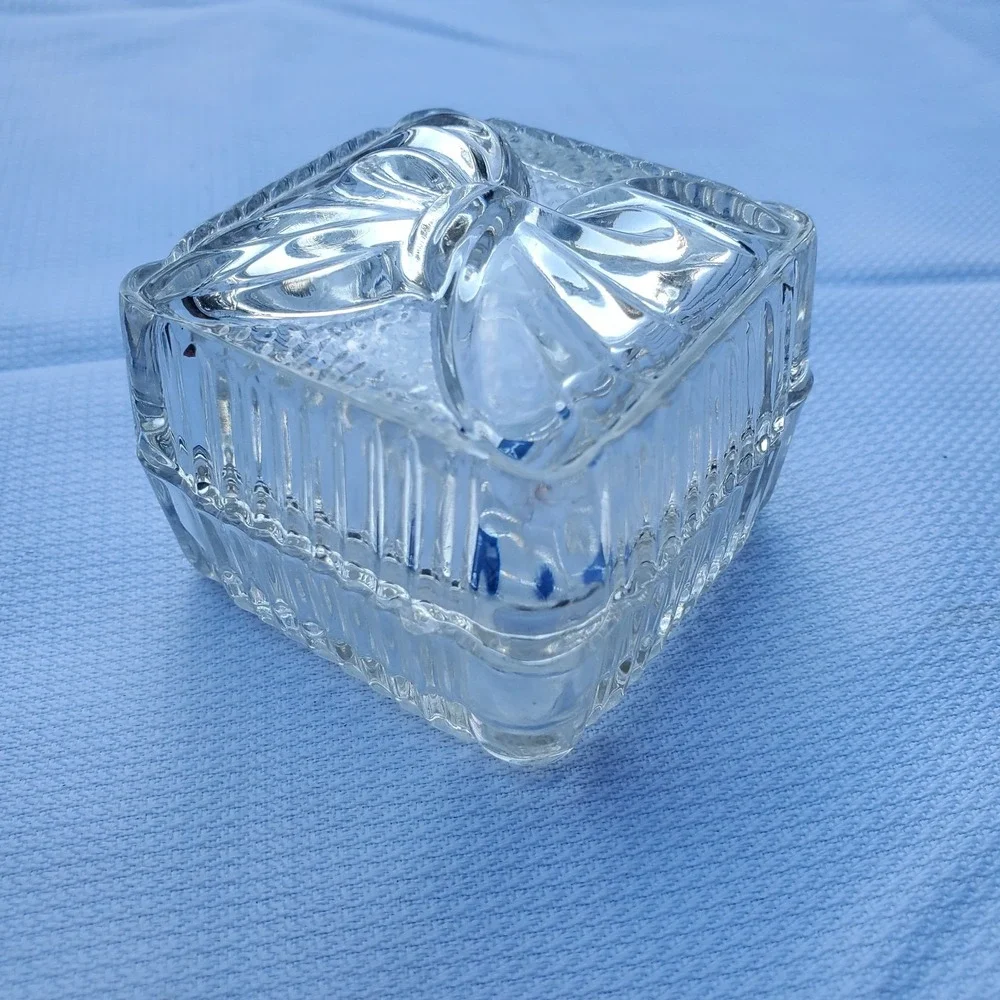 Vintage Avon Crystal Treasure Box ♡ Trinket Holder ♡ Beautiful ♡ NIB!